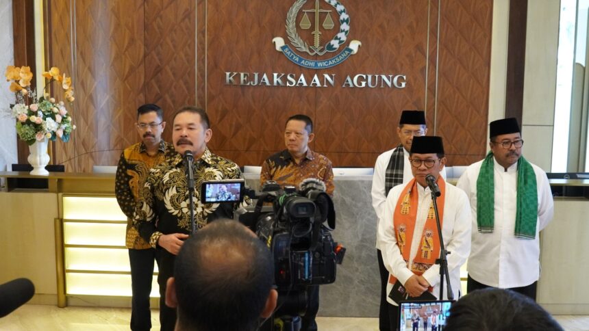 Jaksa Agung ST Burhanuddin saat menerima kunjungan Gubernur dan Wakil Gubernur DK Jakarta di Gedung Utama Kejaksaan Agung, Jakarta, Jumat (7/3/2025). Foto: Yudha Krastawan/ipol.id