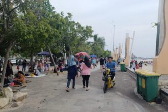 Pengunjung dapat menikmati fasilitas GOGO Bike, layanan penyewaan sepeda listrik yang baru hadir di Ancol. Sepeda listrik menjadi solusi transportasi praktis dan ramah lingkungan untuk menjelajahi kawasan Ancol. Foto: Joesvicar Iqbal/dok/ipol.id