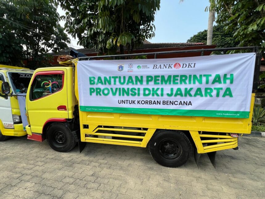 Bantuan 7.000 kilogram beras dan paket sembako untuk korban banjir Kota Bekasi. Foto: Istimewa