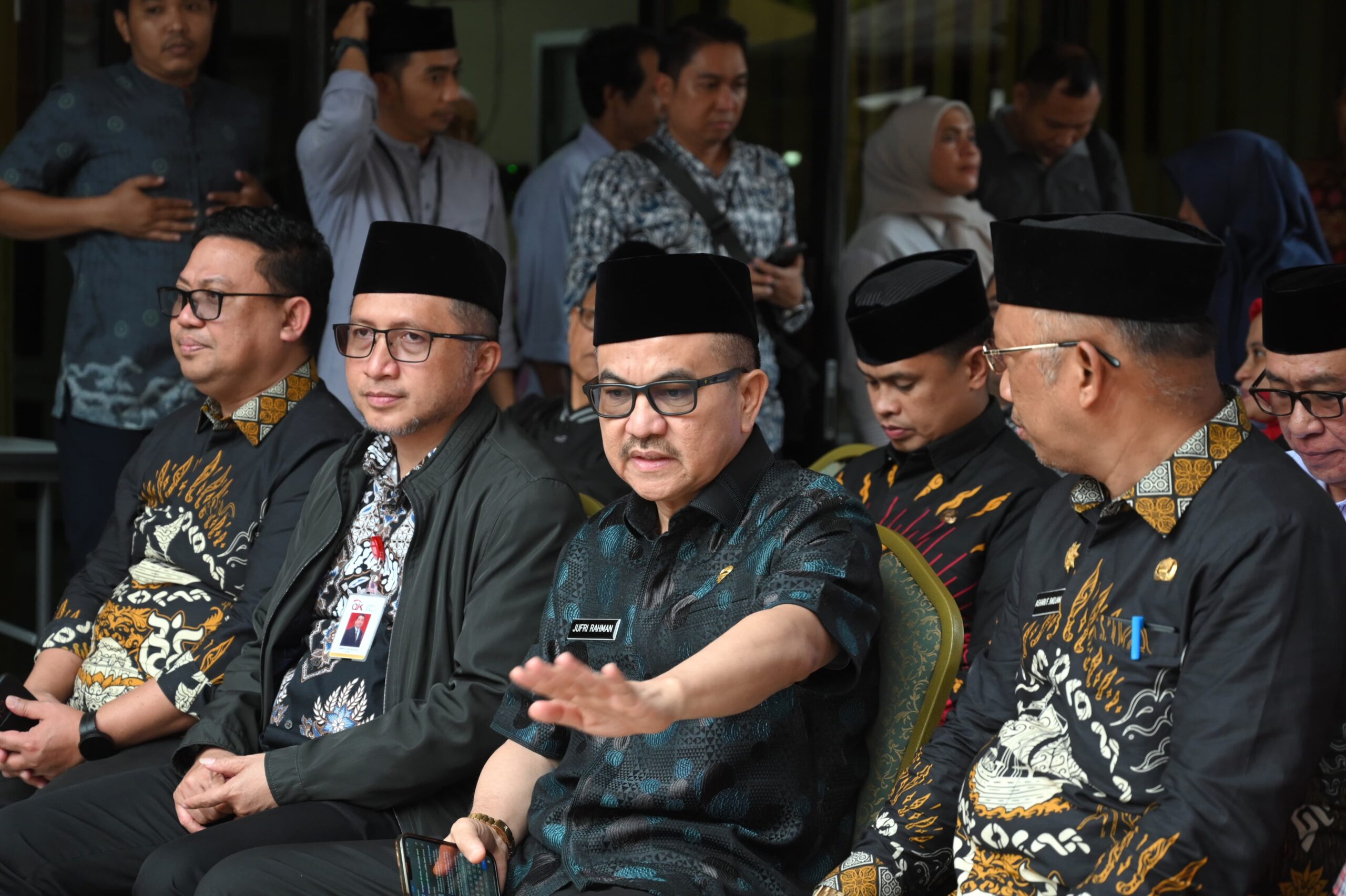 Sekretaris Daerah Provinsi Sulawesi Selatan, Jufri Rahman, menghadiri sekaligus membuka acara Ramadhan Fest Andalan Hati di halaman Dinas Koperasi dan UMKM, Selasa, 11 Maret 2025.