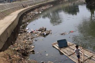 Ilustrasi sungai Ciliwung yang ditargetkan rampung normalisasi pada 2026.(Foto istimewa)