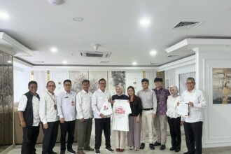 Ketua Umum Indonesian Youth Council for Tactical Changes (IYCTC), Manik Marganamahendra bersama Program Manager IYCT,C, Ni Made Shellasih dan Chairperson ASEAN Youth Organization, Sarah Rauzana saat audiensi dengan Deputi II Kementerian Pemuda dan Olahraga, Raden Isnanta beserta jajaran pada awal Maret 2025. Foto: Ist