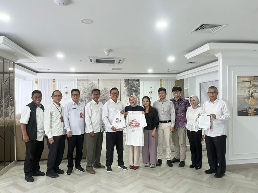 Ketua Umum Indonesian Youth Council for Tactical Changes (IYCTC), Manik Marganamahendra bersama Program Manager IYCT,C, Ni Made Shellasih dan Chairperson ASEAN Youth Organization, Sarah Rauzana saat audiensi dengan Deputi II Kementerian Pemuda dan Olahraga, Raden Isnanta beserta jajaran pada awal Maret 2025. Foto: Ist