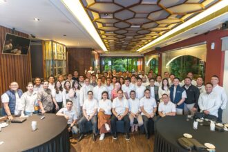 Sejumlah anggota dan pengurus Perhimpunan Advokat Indonesia Young Lawyers Committee (Peradi YLC) dalam silaturahmi dan buka bersama Ramadan di The Lounge Senayan Golf, Tanah Abang, Jakarta Pusat, pada Kamis (20/3/2025). Foto: Ist