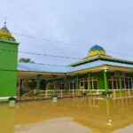 Kondisi banjir merendam sejumlah rumah warga dan tempat ibadah di Kabupaten Kapuas Hulu, Provinsi Kalimantan Barat, pada Sabtu (22/3/2025). Foto: BPBD Kab Kapuas Hulu