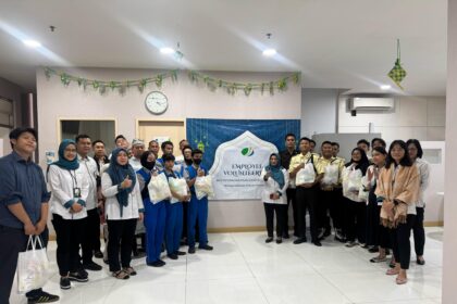 BPJS Ketenagakerjaan Mangga Dua Berbagi Sembako ke Pekerja di Kawasan Mal