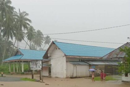Kondisi banjir yang melanda Kabupaten Buol, Sulawesi Tengah, pada Senin (24/3/2025), ketinggian air mencapai setinggi 50 sentimeter. Selasa (25/3) pagi tadi, banjir berangsur surut. Foto: BPBD Kabupaten Buol