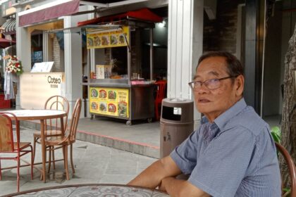 Penjual mie Medan di Pantjoran PIK 1, Ahon.(Foto Sofian/ipol.id)