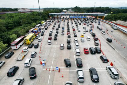 Jutaan lebih kendaraan melintasi empat Gerbang Tol (GT) Utama, yaitu GT Cikampek Utama (menuju arah Trans Jawa), GT Kalihurip Utama (menuju arah Bandung), GT Cikupa (menuju arah Merak), dan GT Ciawi (menuju arah Puncak) dalam arus mudik libur Lebaran, pada Minggu (30/3/2025). Foto: Ist