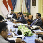 Presiden Prabowo Subianto memimpin rapat terbatas terkait Percepatan Hilirisasi di Istana Merdeka, Jakarta, pada Senin (10/3/2025). Foto: BPMI Setpres