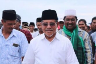 Mantan Gubernur Maluku Utara, Abdul Gani Kasuba (tengah). Foto: Instagram @kasubaabdulgani