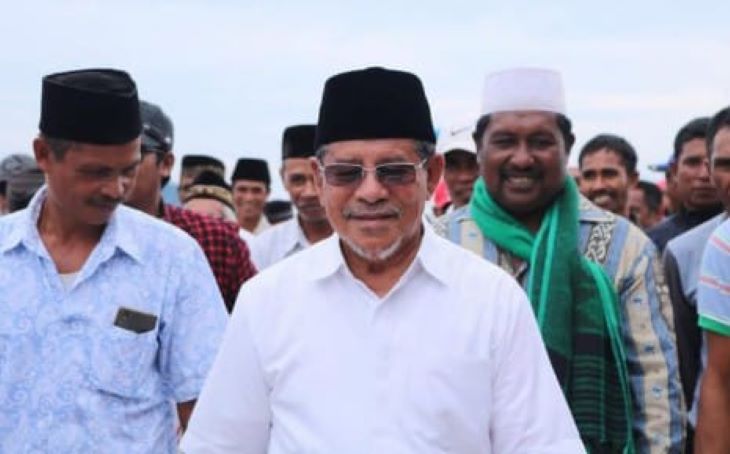 Mantan Gubernur Maluku Utara, Abdul Gani Kasuba (tengah). Foto: Instagram @kasubaabdulgani