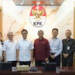 KPK bersama jajaran Kemenkes saat membahas beberapa program di Kemenkes. Foto: dok humas