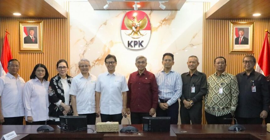 KPK bersama jajaran Kemenkes saat membahas beberapa program di Kemenkes. Foto: dok humas