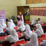 Suasana ketika Srikandi PLN menggelar edukasi terkait kelistrikan pada siswa Sekolah Dasar Negeri (SDN) Limo 2 Kota Depok, Jawa Barat. Foto: Dok PLN