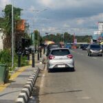 Parkir liar di Jalan Imam Bonjol, Kelurahan Melayu, Kecamatan Tenggarong. Foto: Dok humas