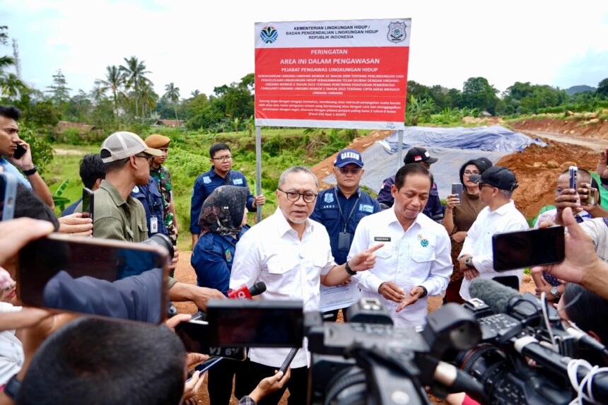 Menko Pangan dan Menteri KLH bersa meninjau kawasan Sentul-Ciawi Bogor. Foto: Dok Humas