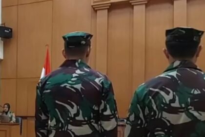 Sidang kasus penembakan bos rental mobil di Pengadilan Militer II-08 Jakarta, Cakung, Jakarta Timur, Senin (10/3/2025). Foto: ipol.id