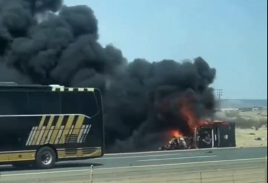 Bus bawa rombongan umrah kecelakaan di Arab Saudi. Foto: TikTok @awaisaslamajk