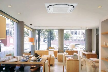 AC DAIKIN SkyAir Ceiling Mounted Cassette dipercaya dapat meningkatkan kenyamanan ruang usaha.