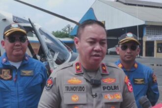 Karo Penmas Divisi Humas Polri, Brigjen Pol. Trunoyudo Wisnu Andiko setelah melakukan pantauan udara banjir di Jabodetabek. Foto: Humas Polri