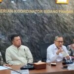 Menko Pangan saat memimpin rapat koordinasi terbatas bersama beberapa kementerian lembaga terkait pada Selasa (18/03/2025) di Jakarta. Foto: ipol.id/timur