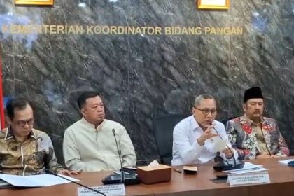 Menko Pangan saat memimpin rapat koordinasi terbatas bersama beberapa kementerian lembaga terkait pada Selasa (18/03/2025) di Jakarta. Foto: ipol.id/timur