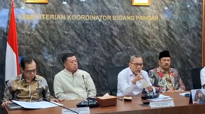 Menko Pangan saat memimpin rapat koordinasi terbatas bersama beberapa kementerian lembaga terkait pada Selasa (18/03/2025) di Jakarta. Foto: ipol.id/timur