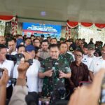 Kasad) Jenderal TNI Maruli Simanjuntak saat berdialog dengan awak media dalam kunjungannya di Lahan Ketahanan Pangan di Puslatpur Baturaja, Rabu (12/3/2025). Foto: Dispenad