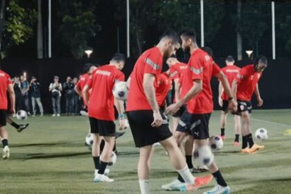 Timnas Bahrain melakukan latihan di Lapangan A, komplek GBK, Senayan. Foto: ipol.id