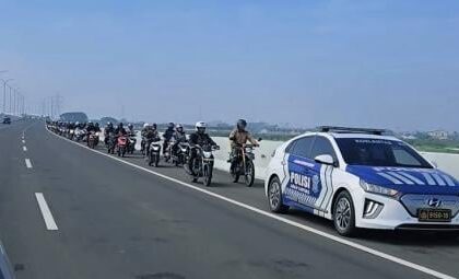 Sebanyak 400 pemotor diizinkan melintas di Tol Gabus ruas Cibitung-Tanjung Priok imbas banjir Bekasi. (Foto: Istimewa)