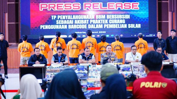 Bareskrim Polri mengungkapkan hasil penindakan terkait penyalahgunaan bahan bakar minyak (BBM) bersubsidi jenis solar yang terjadi di Jatim dan Jabar. Foto: Polri