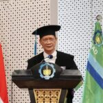 Prof Hendro Junowo MSi saat memaparkan orasi ilmiahnya pada Sidang Terbuka Pengukuhan Profesor ITS.