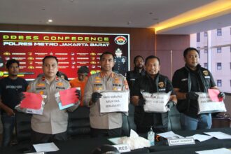 Polres Metro Jakarta Barat merilis kasus pembunuhan ibu dan anak di Tambora. Foto: Ist