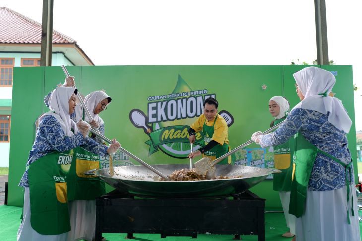 Masak Besar Tengkleng Ayam Rica-rica di Pondok Pesantren Darul Muttaqien Bogor. Foto: ist