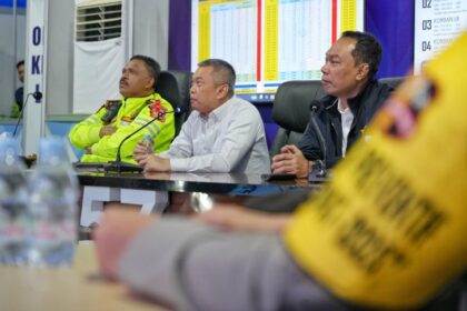 Menteri Perhubungan Dudy Purwagandhi bersama Kakorlantas Polri Irjen Pol. Agus Suryonugroho memantau sejumlah titik pergerakan pemudik Lebaran. Foto: kemenhub