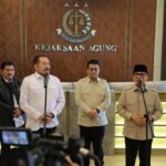 Jaksa Agung ST Burhanuddin saat menerima kunjungan Menteri Desa dan Pembangunan Daerah Tertinggal (Mendes PDT) Yandri Susanto pada Rabu (12/3/2025) di Gedung Utama Kejaksaan Agung, Jakarta. Foto: Yudha Krastawan/ipol.id