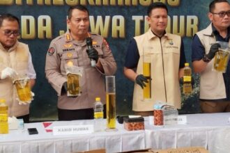 Ditreskrimsus Polda Jatim ungkap pemalsuan MinyaKita. Foto: Polda Jatim