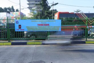 Suasana pembangunan pagar setinggi 2 meter dan sepanjang 330 meter di Jalan Basuki Rahmat, RW 01 dan RW 02, Kelurahan Cipinang Besar Utara, Kecamatan Jatinegara, Jakarta Timur, (Underpass DI Panjaitan sampai depan Mal Bassura) rampung dikerjakan, pada Jumat (14/3/2025). Foto: Ist