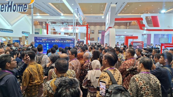 DTI-CX 2025 akan menghadirkan lebih dari 200 perusahaan teknologi terkemuka, baik dari dalam maupun luar negeri, yang akan memamerkan inovasi di bidang data center, keamanan siber, AI, cloud computing, big data, machine learning, IoT, dan solusi enterprise.