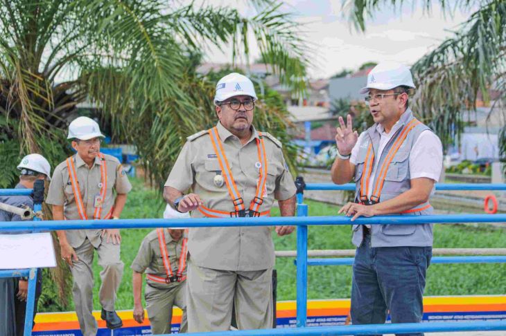 Wagub DKI Jakarta, Rano Karno bersama Dirut PAM Jaya, Arief Nasrudin (kanan).(Foto istimewa)