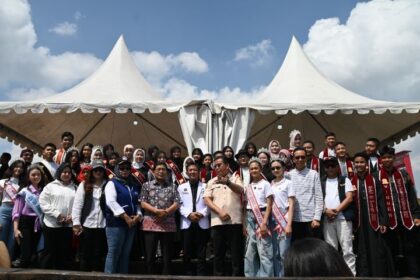 Kegiatan masak 300 kilogram rendang di Benteng Kuto Besak Palembang, Sumsel. Foto: Dok DPP Gencar Indonesia