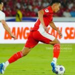 Bek tangguh Indonesia, Rizky Ridho, mendapat pujian saat Indonesia melawan Bahrain. Foto: PSSI