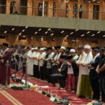 Tampak pelaksanaan salat tarawih di Masjid Istiqlal.