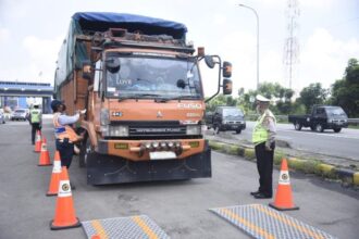 Korlantas Polro\i merencanakan penerapan contraflow jika volume kendaraan di gerbang tol mencapai 5.000 hingga 6.000 kendaraan per jam, dari KM 70 hingga KM 414. Foto: Polri