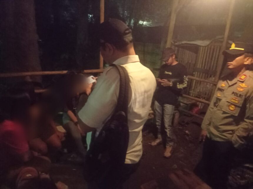 Warung remang-remang yang berlokasi di Kampung Rancasaga, Setu, Tangerang Selatan (Tangsel) kembali dirazia polisi. (Ist)