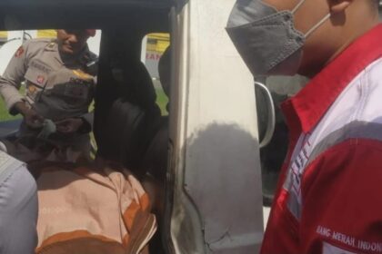 Sopir angkot ditemukan meninggal di dalam kendaraannya di Ciputat, Tangsel. Foto: Instagram @jabodetabek24info