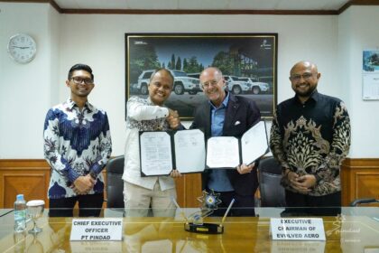 Penandatangan MoU antara PT Pindad dan Evolved Aero. Foto: Dok Humas