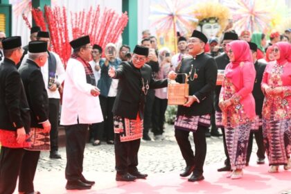 Gubernur DKI Jakarta Pramono Anung menghadiri perayaan Lebaran Betawi di Monas, Jakarta Pusat, Sabtu (26/4/2024). Foto: Ist