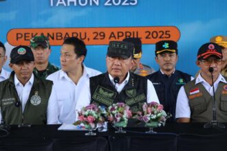 Menteri Koordinator Bidang Politik dan Keamanan Jenderal Polisi (Purn) Budi Gunawan dalam konferensi Apel Kesiapsiagaan Penanggulangan Bencana Kebakaran Hutan dan Lahan Nasional Tahun 2025 di Pekanbaru, Riau, Selasa (29/4/2025). Foto: Kemenko Polkam